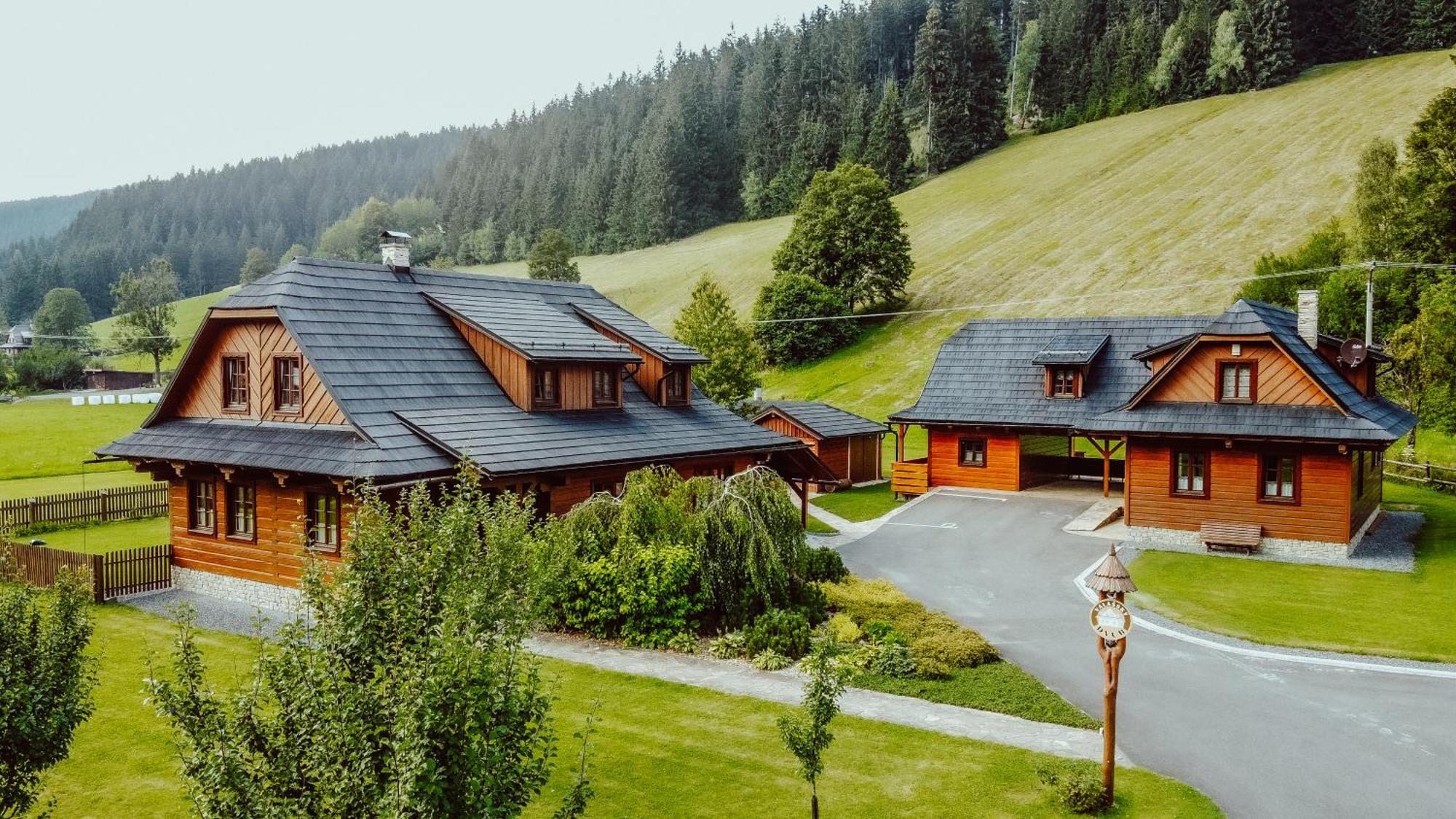 Valassky Dvur Velké Karlovice Exterior foto