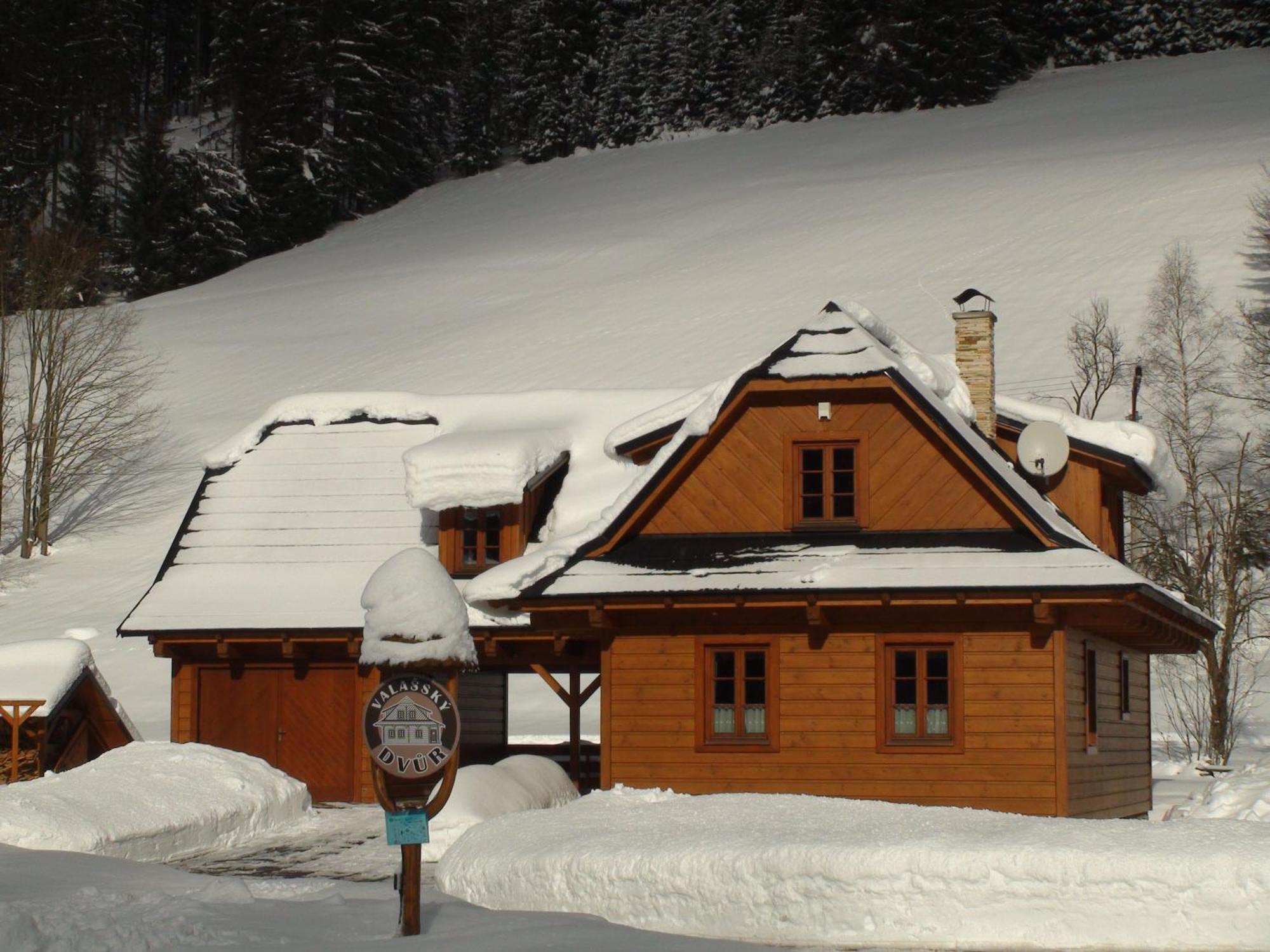 Valassky Dvur Velké Karlovice Exterior foto